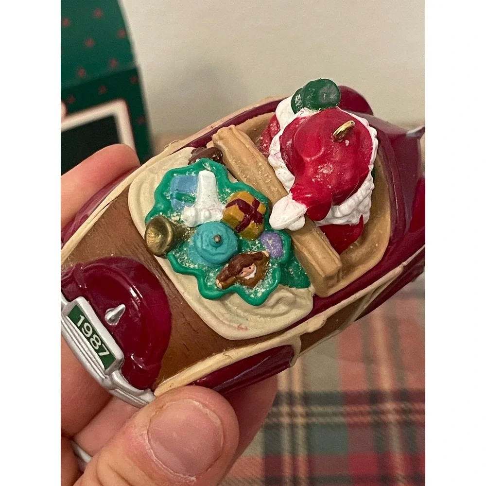 Hallmark Keepsake Ornament 1987 Santa's Woody Collector‎ Series Red Woodie Wagon